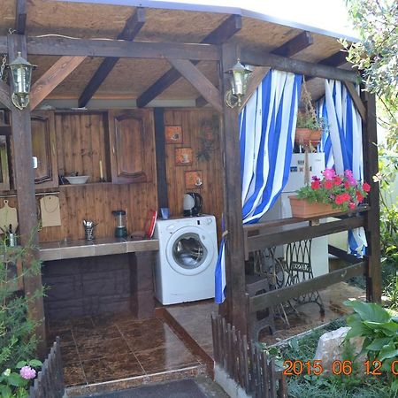 U Palycha Guest House Suchumi Zewnętrze zdjęcie