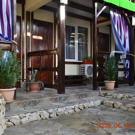 U Palycha Guest House Suchumi Zewnętrze zdjęcie