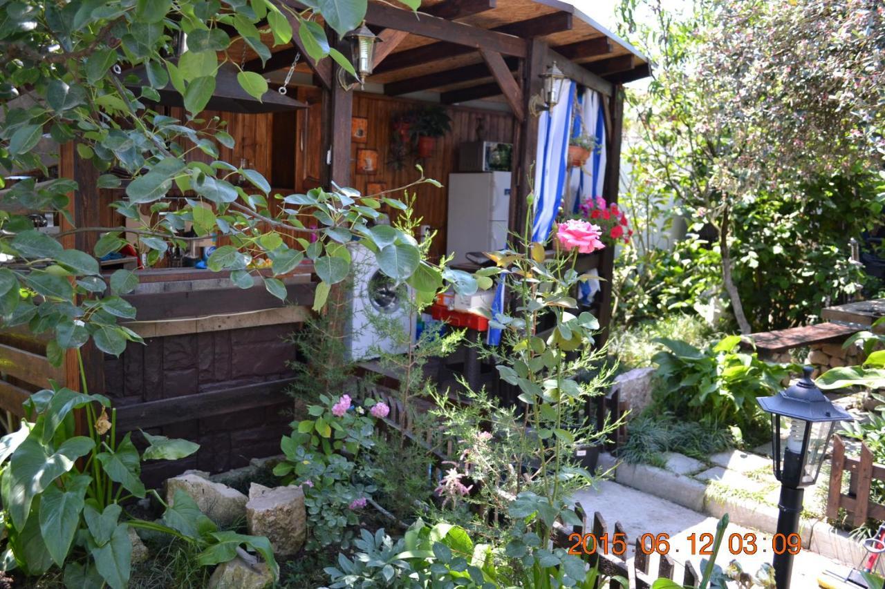 U Palycha Guest House Suchumi Zewnętrze zdjęcie
