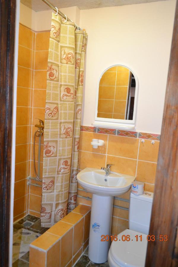U Palycha Guest House Suchumi Zewnętrze zdjęcie