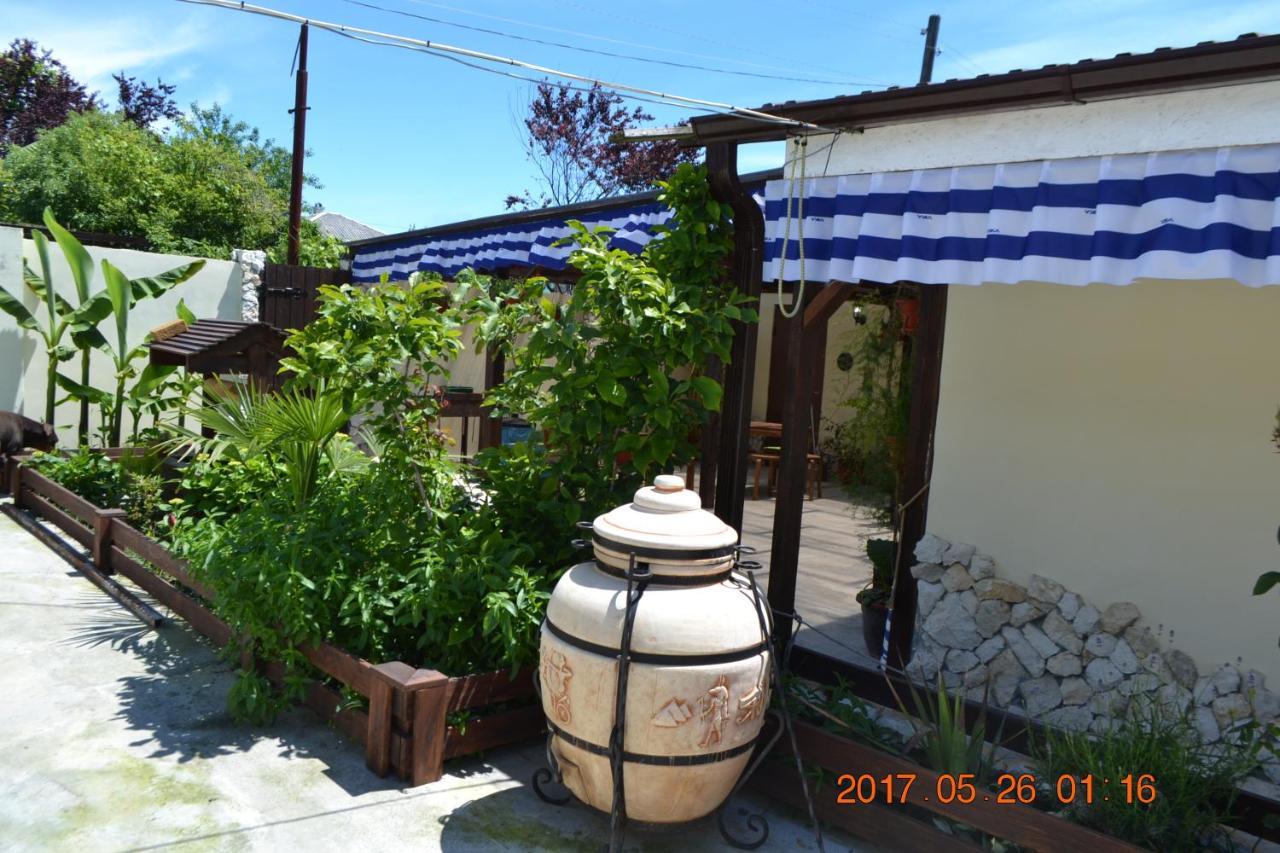 U Palycha Guest House Suchumi Zewnętrze zdjęcie