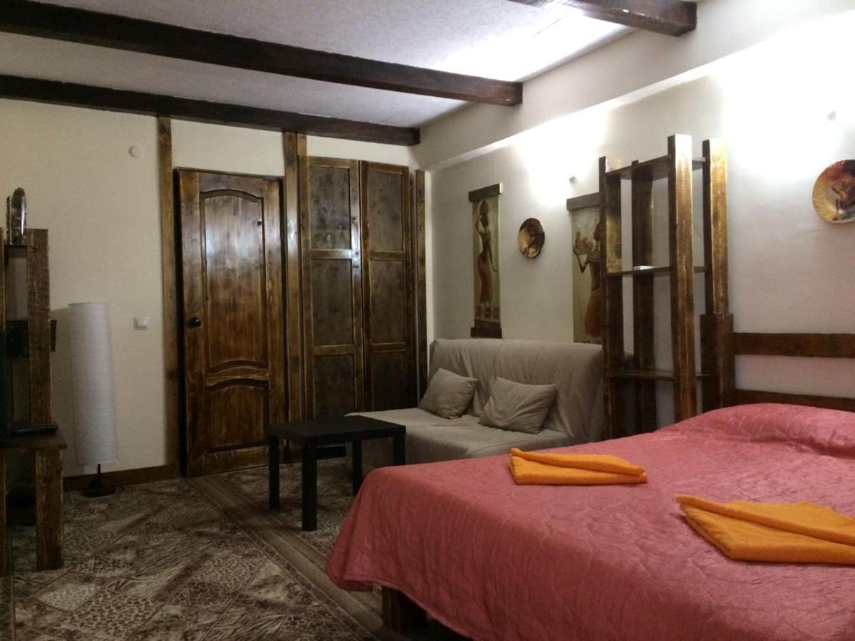 U Palycha Guest House Suchumi Zewnętrze zdjęcie
