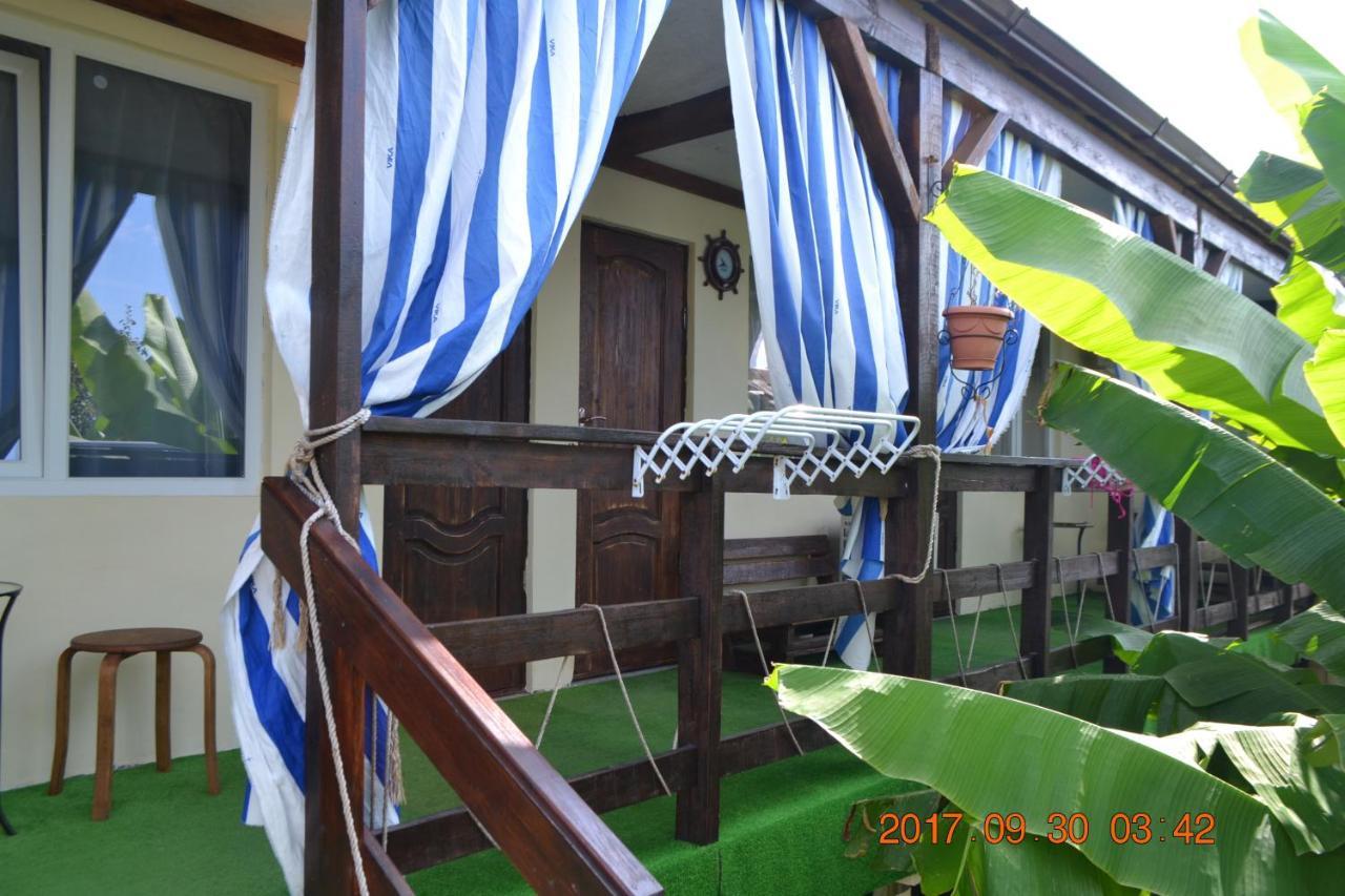 U Palycha Guest House Suchumi Zewnętrze zdjęcie