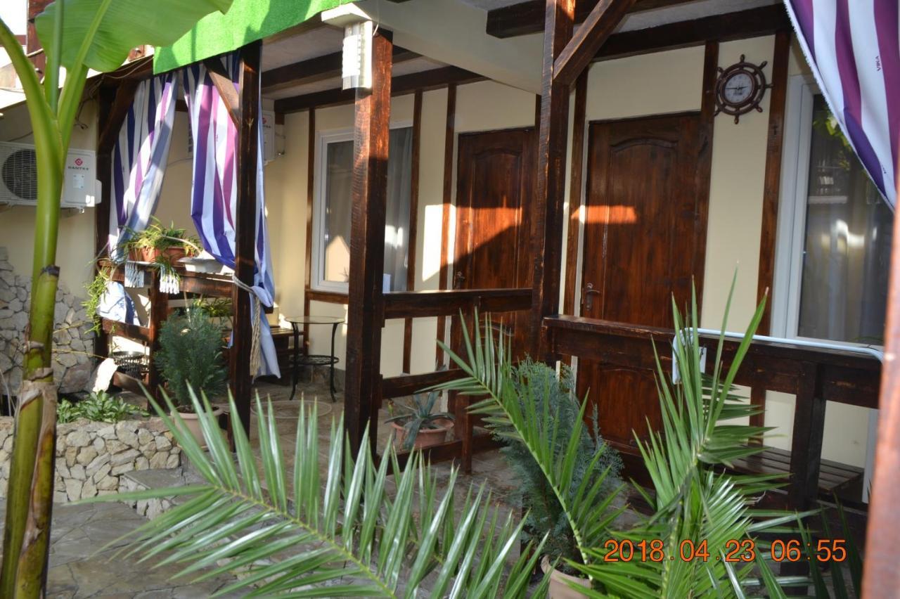 U Palycha Guest House Suchumi Zewnętrze zdjęcie