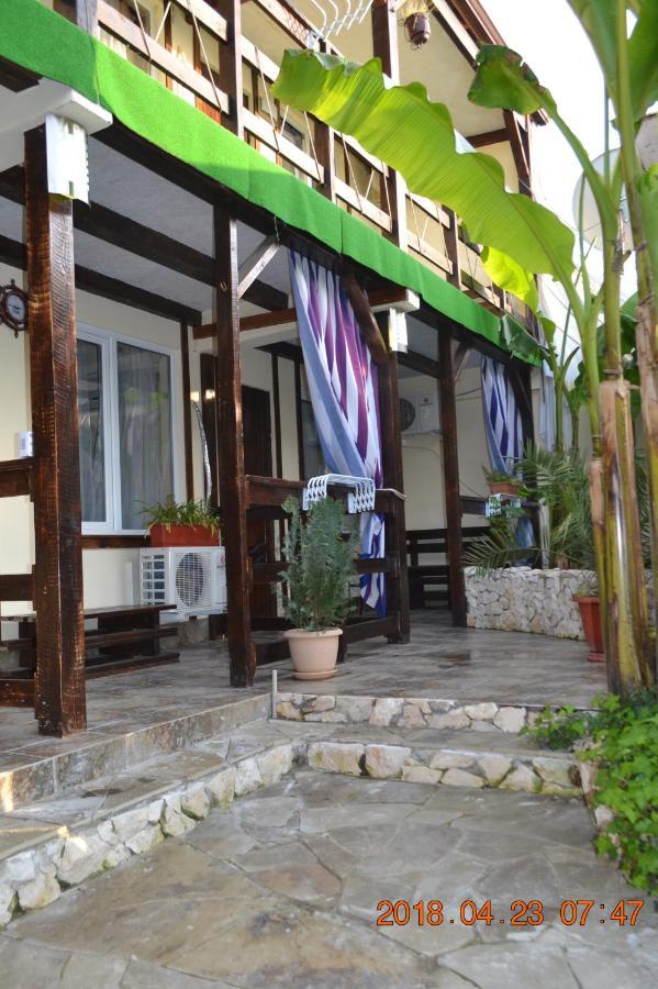 U Palycha Guest House Suchumi Zewnętrze zdjęcie