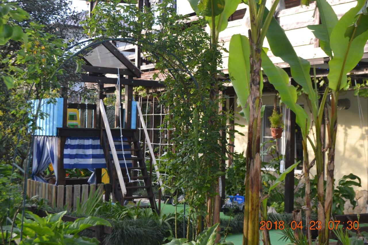 U Palycha Guest House Suchumi Zewnętrze zdjęcie