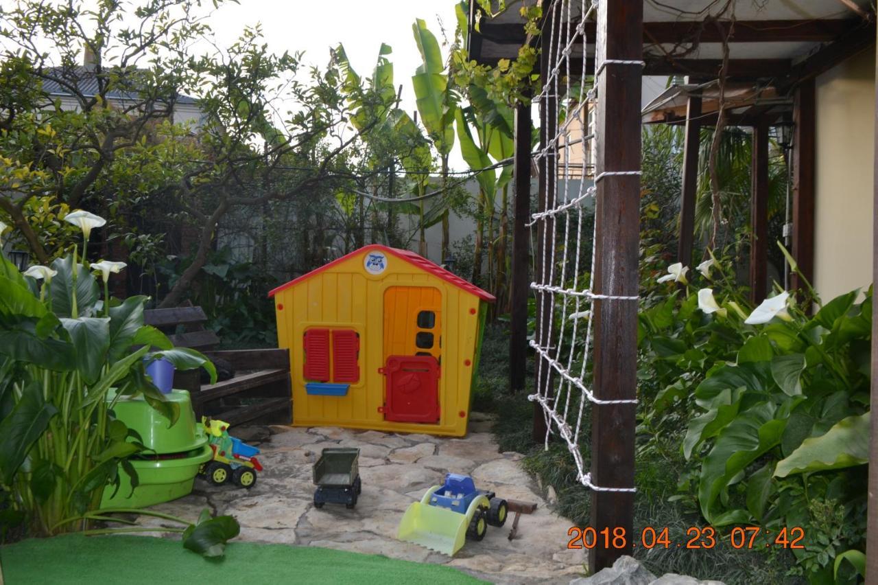 U Palycha Guest House Suchumi Zewnętrze zdjęcie