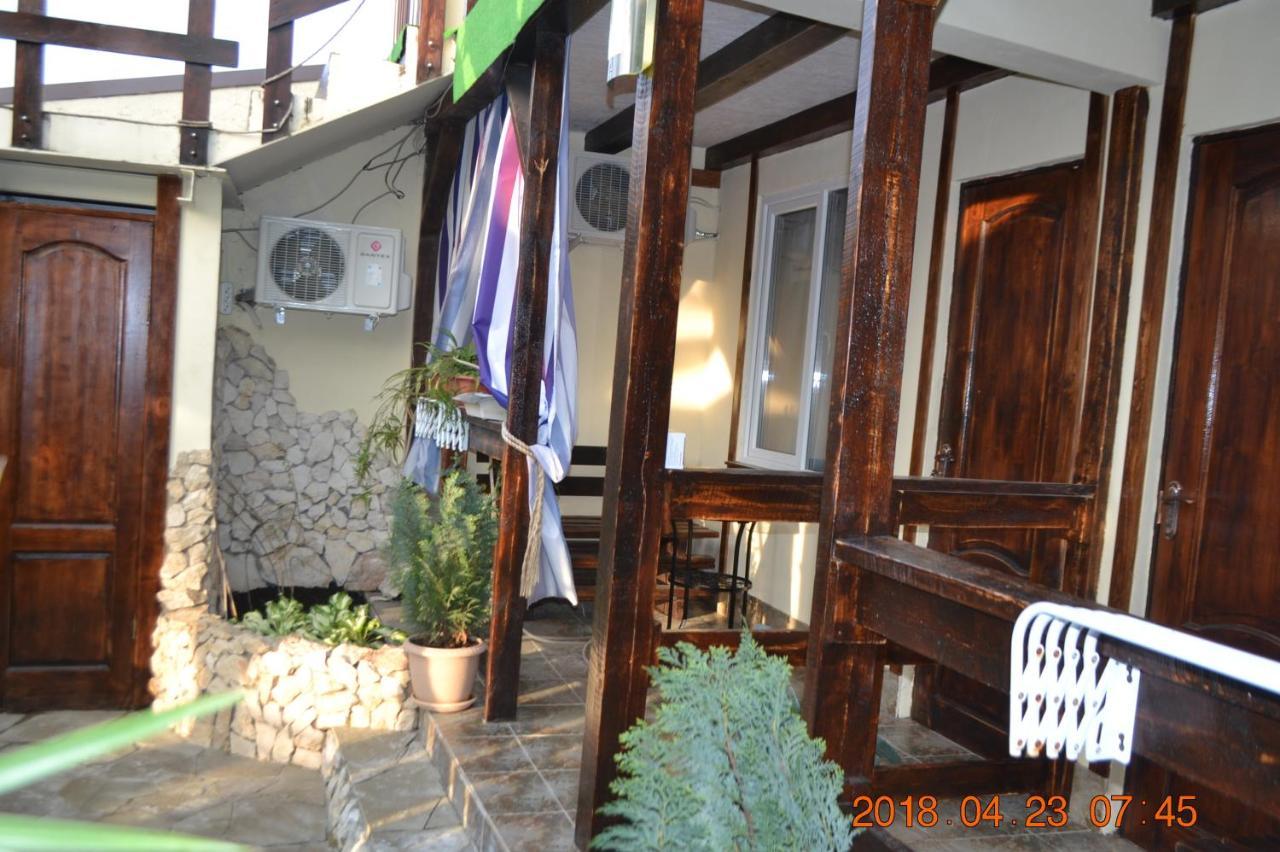 U Palycha Guest House Suchumi Zewnętrze zdjęcie