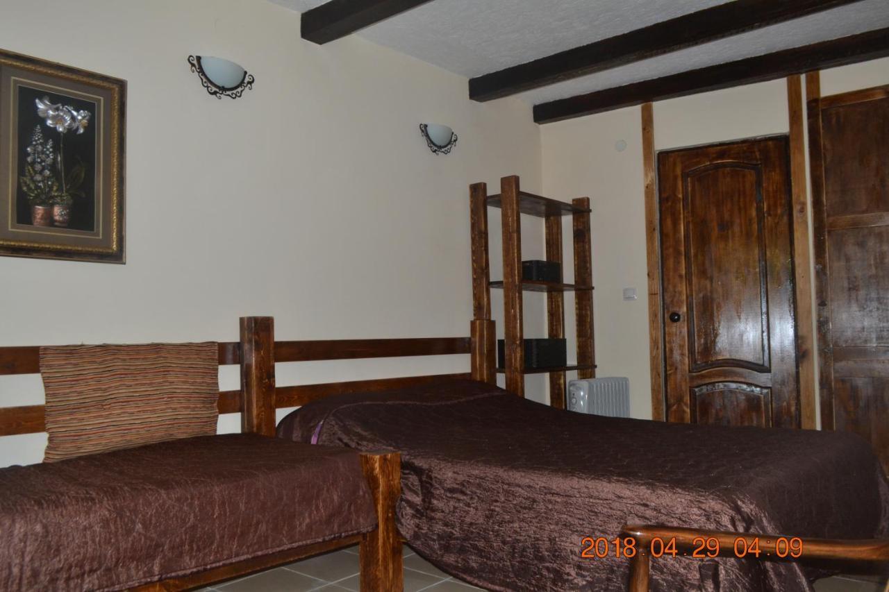 U Palycha Guest House Suchumi Zewnętrze zdjęcie