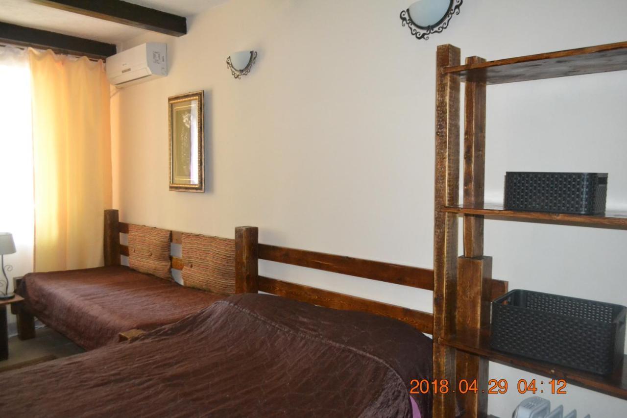 U Palycha Guest House Suchumi Zewnętrze zdjęcie