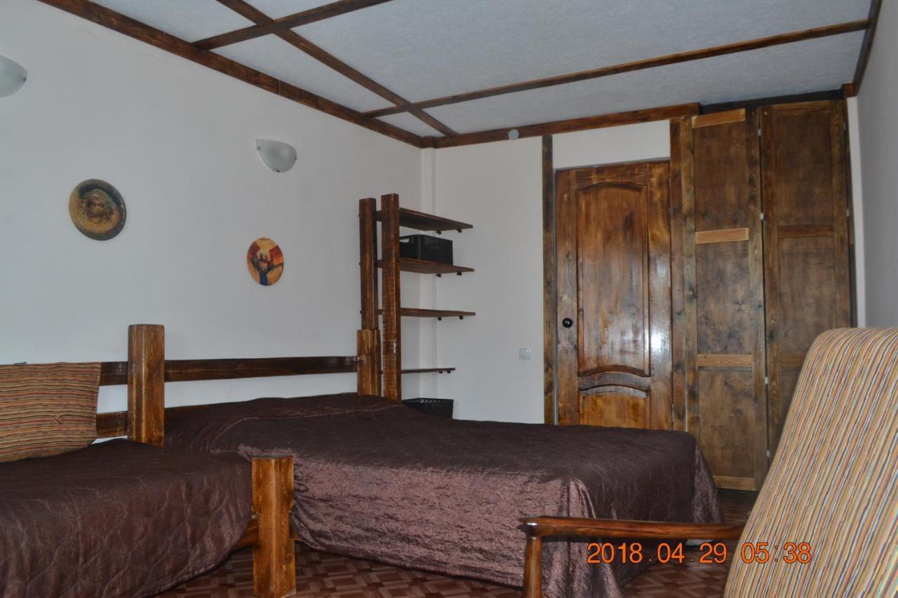 U Palycha Guest House Suchumi Zewnętrze zdjęcie