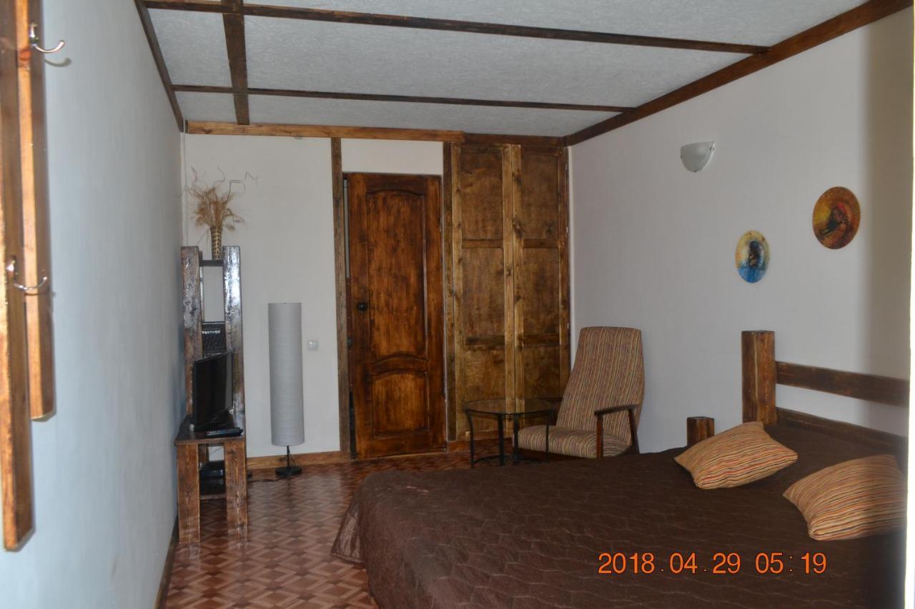 U Palycha Guest House Suchumi Zewnętrze zdjęcie