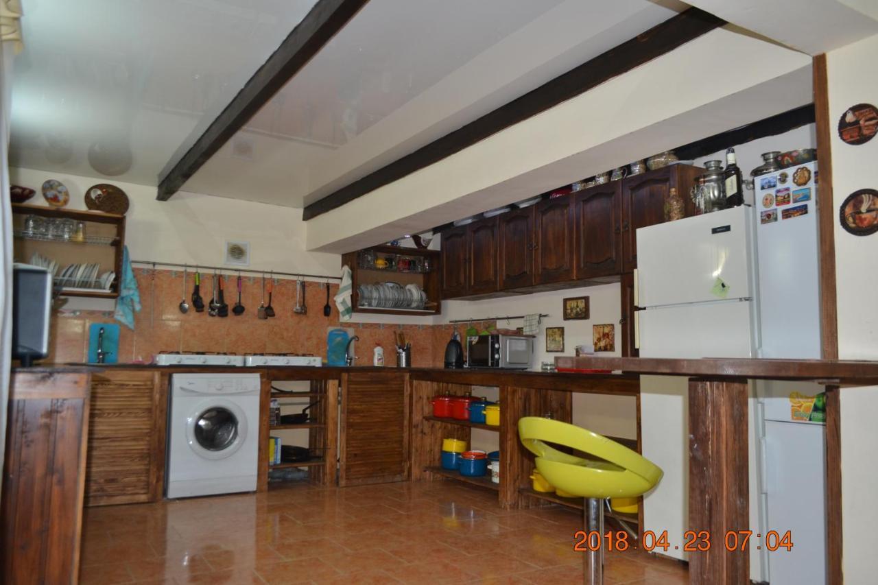 U Palycha Guest House Suchumi Zewnętrze zdjęcie